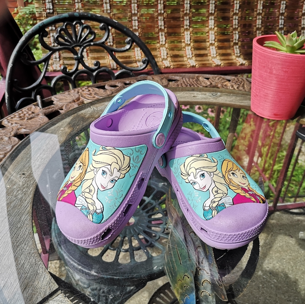 Kids CROCS Disney Frozen J 1 in amazing condition.